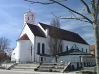 Das Foto basiert auf dem Bild "Kirche St. Jakobus in Gersthofen" aus dem zentralen Medienarchiv Wikimedia Commons. Diese Datei ist unter der Creative Commons-Lizenz Namensnennung-Weitergabe unter gleichen Bedingungen 2.0 Deutschland lizenziert. Der Urheber des Bildes ist Simon Brixel = Wbrix.