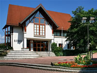 Das Foto basiert auf dem Bild "Das Daisendorfer Rathaus" aus dem zentralen Medienarchiv Wikimedia Commons und steht unter der GNU-Lizenz für freie Dokumentation. Der Urheber des Bildes ist Stefan-Xp.