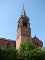 Das Bild basiert auf dem Bild: "Michaelskirche, Südseite" aus dem zentralen Medienarchiv Wikimedia Commons und wurde unter der GNU-Lizenz für freie Dokumentation veröffentlicht. Der Urheber des Bildes ist Mussklprozz.