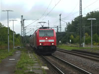 Das Foto basiert auf dem Bild "Regional-Express nach Stuttgart im Bahnhof Eutingen" aus dem zentralen Medienarchiv Wikimedia Commons und steht unter der GNU-Lizenz für freie Dokumentation. Der Urheber des Bildes ist Daniel Ostertag.