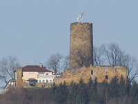 Das Foto basiert auf dem Bild "Burg Staufeneck" aus dem zentralen Medienarchiv Wikimedia Commons und steht unter der GNU-Lizenz für freie Dokumentation. Der Urheber des Bildes ist Dr. Eugen Lehle.