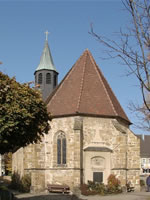 Das Foto basiert auf dem Bild "Alte Marienkirche" aus dem zentralen Medienarchiv Wikimedia Commons und steht unter der GNU-Lizenz für freie Dokumentation. Der Urheber ist Mussklprozz.