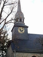 Das Bild basiert auf dem Bild: "St.Georgskirche" aus dem zentralen Medienarchiv Wikimedia Commons und steht unter der GNU-Lizenz für freie Dokumentation. Der Urheber des Bildes ist Harpot.