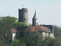 Das Foto basiert auf dem Bild "Burg Krautheim" aus dem zentralen Medienarchiv Wikimedia Commons und steht unter der GNU-Lizenz für freie Dokumentation. Der Urheber des Bildes ist Bernd Haynold.