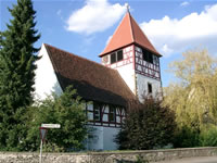 Das Foto basiert auf dem Bild "Die evangelische Kirche in Weißbach" aus dem zentralen Medienarchiv Wikimedia Commons und steht unter der GNU-Lizenz für freie Dokumentation. Der Urheber des Bildes ist Rudolf Stricker.