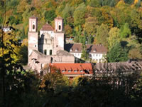 Das Foto basiert auf dem Bild "Klosterruine Frauenalb" aus dem zentralen Medienarchiv Wikimedia Commons und steht unter der GNU-Lizenz für freie Dokumentation. Der Urheber des Bildes ist Profi.