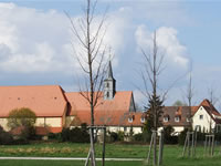 Das Foto basiert auf dem Bild "Kloster Waghäusel" aus dem zentralen Medienarchiv Wikimedia Commons und steht unter der GNU-Lizenz für freie Dokumentation. Der Urheber des Bildes ist Claus Ableiter.