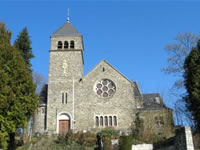 Das Foto basiert auf dem Bild "Die evangelische Kirche in Heckholzhausen" aus dem zentralen Medienarchiv Wikimedia Commons und steht unter der GNU-Lizenz für freie Dokumentation. Der Urheber des Bildes ist Oliver Abels.