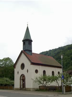 Das Foto basiert auf dem Bild "Utzenfelder Kirche" aus dem zentralen Medienarchiv Wikimedia Commons. Diese Datei wurde unter den Bedingungen der „Creative Commons Namensnennung-Weitergabe unter gleichen Bedingungen“-Lizenz, in den Versionen 1.0, 2.0, 2.5 und 3.0 veröffentlicht. Der Urheber des Bildes ist Rauenstein.