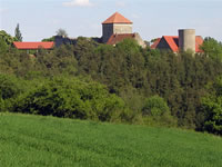 Das Foto basiert auf dem Bild "Burg Brauneck" aus dem zentralen Medienarchiv Wikimedia Commons und steht unter der GNU-Lizenz für freie Dokumentation. Der Urheber des Bildes ist Schorle.
