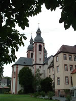 Das Foto basiert auf dem Bild "Barockkirche in Gerlachsheim" aus dem zentralen Medienarchiv Wikimedia Commons. Diese Bild- oder Mediendatei wurde von mir, ihrem Urheber, zur uneingeschränkten Nutzung freigegeben. Diese Datei ist damit gemeinfrei („public domain“). Dies gilt weltweit. Der Urheber des Bildes ist juillet 2004.