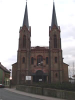 Das Bild basiert auf dem Bild: "Katholische Kirche St. Vitus in Kriftel" aus der freien Enzyklopädie Wikipedia und steht unter der GNU-Lizenz für freie Dokumentation. Der Urheber des Bildes ist Kiker99.