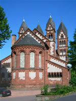 Das Foto basiert auf dem Bild "Lutwinuskirche" aus dem zentralen Medienarchiv Wikimedia Commons und steht unter der GNU-Lizenz für freie Dokumentation. Der Urheber des Bildes ist Lokilech.