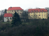 Das Foto basiert auf dem Bild "Schloss Reichenberg" aus dem zentralen Medienarchiv Wikimedia Commons und steht unter der GNU-Lizenz für freie Dokumentation. Der Urheber des Bildes ist Presse03.