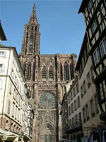 Das Foto basiert auf dem Bild "Straßburger Münster" aus dem zentralen Medienarchiv Wikimedia Commons und steht unter der Creative Commons Attribution 2.0. Der Urheber des Bildes ist Thomas Bresson.