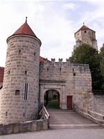 Das Foto basiert auf dem Bild "Marienburg Niederalfingen" aus dem zentralen Medienarchiv Wikimedia Commons und steht unter der Creative Commons Attribution ShareAlike 2.5 License. Der Urheber des Bildes ist Sigurd Betschinger.