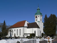 Das Foto basiert auf dem Bild "Pfarrkirche St. Gallus und Nikolaus" aus dem zentralen Medienarchiv Wikimedia Commons und steht unter der GNU-Lizenz für freie Dokumentation. Der Urheber des Bildes ist Andreas Praefcke.