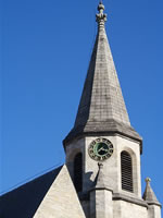 Das Foto basiert auf dem Bild "Kirchturm der evangelischen Johanneskirche" aus dem zentralen Medienarchiv Wikimedia Commons und steht unter der GNU-Lizenz für freie Dokumentation. Der Urheber des Bildes Benjamin.nagel.