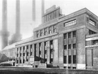 Das Foto basiert auf dem Bild "Kraftwerk Goldenberg 1914" aus dem zentralen Medienarchiv Wikimedia Commons. Diese Bilddatei ist gemeinfrei, weil ihre urheberrechtliche Schutzfrist abgelaufen ist. Der Urheber des Bildes ist nicht bekannt.