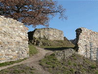 Das Foto basiert auf dem Bild "Ruine Schauenburg" aus dem zentralen Medienarchiv Wikimedia Commons und ist lizenziert unter der Creative-Commons-Lizenz Namensnennung-Weitergabe unter gleichen Bedingungen 2.0 Deutschland. Der Urheber des Bildes ist Hartmann Linge.