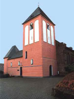 Das Foto basiert auf dem Bild "Pfarrkirche St. Jakobus" aus dem zentralen Medienarchiv Wikimedia Commons und steht unter der GNU-Lizenz für freie Dokumentation. Der Urheber des Bildes ist Willi G. Richter.