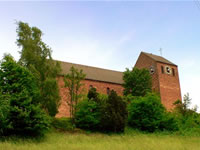 Das Foto basiert auf dem Bild "Pfarrkirche" aus dem zentralen Medienarchiv Wikimedia Commons und steht unter der GNU-Lizenz für freie Dokumentation. Der Urheber des Bildes ist Presse03.