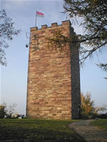 Das Bild basiert auf dem Bild: "Wasserturm von Sternenfels" aus dem zentralen Medienarchiv Wikimedia Commons und wurde unter der GNU-Lizenz für freie Dokumentation veröffentlicht. Der Urheber des Bildes ist p.schmelzle.