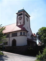 Das Bild basiert auf dem Bild: "Martinskirche in Conweiler" aus dem zentralen Medienarchiv Wikimedia Commons und wurde unter der GNU-Lizenz für freie Dokumentation veröffentlicht. Der Urheber des Bildes ist Claas Augner.
