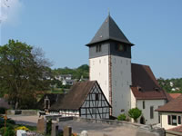 Das Bild basiert auf dem Bild: "Evangelische Kirche von 1513 in Iptingen" aus dem zentralen Medienarchiv Wikimedia Commons und wurde unter der GNU-Lizenz für freie Dokumentation veröffentlicht. Der Urheber des Bildes ist Mussklprozz.