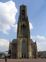 Das Foto basiert auf dem Bild "Arnheim Kirche" aus dem zentralen Medienarchiv Wikimedia Commons. Diese Datei ist unter der Creative-Commons-Lizenz „Namensnennung – Weitergabe unter gleichen Bedingungen 3.0 nicht portiert“ lizenziert. Der Urheber des Bildes ist AlterVista.
