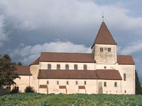 Das Foto basiert auf dem Bild "St. Georg in Reichenau-Oberzell" aus aus dem zentralen Medienarchiv Wikimedia Commons und steht unter der GNU-Lizenz für freie Dokumentation. Der Urheber des Bildes ist Peter Berger.