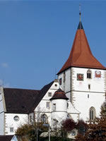 Das Foto basiert auf dem Bild "Amanduskirche in Freiberg-Beihingen" aus dem zentralen Medienarchiv Wikimedia Commons und steht unter der GNU-Lizenz für freie Dokumentation. Der Urheber des Bildes ist Mussklprozz.