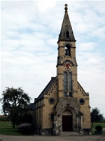 Das Foto basiert auf dem Bild "Kapelle in Pfersbach, eingeweiht am 7. Mai 1896" aus der freien Enzyklopädie Wikipedia und steht unter der Creative Commons Attribution ShareAlike 3.0 License. Der Urheber des Bildes ist dealerofsalvation.