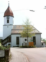 Das Foto basiert auf dem Bild "Kirche in Wildenstein" aus dem zentralen Medienarchiv Wikimedia Commons. Diese Bilddatei wurde von ihrem Urheber zur uneingeschränkten Nutzung freigegeben. Diese Datei ist damit gemeinfrei („public domain“). Dies gilt weltweit. Der Urheber des Bildes ist Xocolatl.