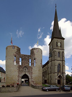 Das Foto basiert auf dem Bild "Tor der Burg und Pfarrkirche St. Peter" aus dem zentralen Medienarchiv Wikimedia Commons. Diese Datei ist unter den Creative Commons-Lizenzen Namensnennung-Weitergabe unter gleichen Bedingungen 3.0 nicht portiert, 2.5 generisch, 2.0 generisch und 1.0 generisch lizenziert. Der Urheber des Bildes ist Berthold Werner.