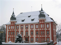Das Foto basiert auf dem Bild "Bonndorfer Schloss" aus dem zentralen Medienarchiv Wikimedia Commons und steht unter der GNU-Lizenz für freie Dokumentation. Der Urheber des Bildes ist EBB.